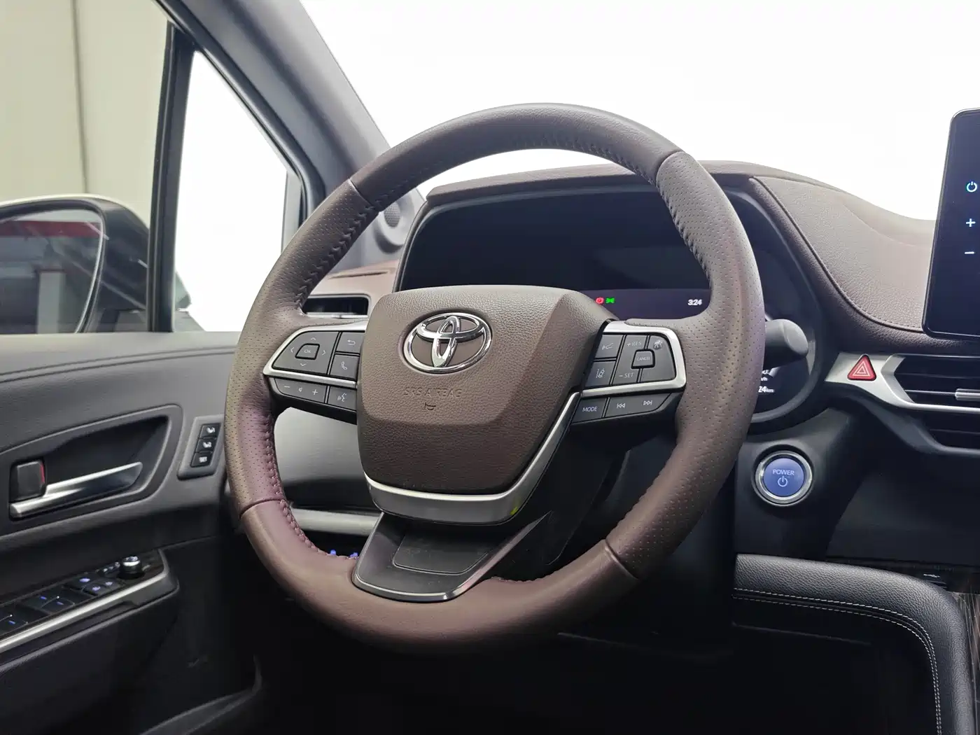 Toyota Sienna 2021 2.5L Hybrid Platinum Edition фото 15