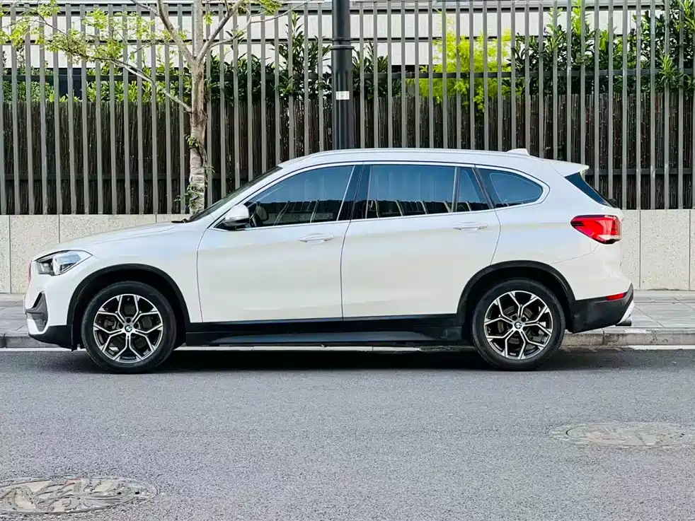 BMW X1 2021 sDrive25Li Leading фото 2