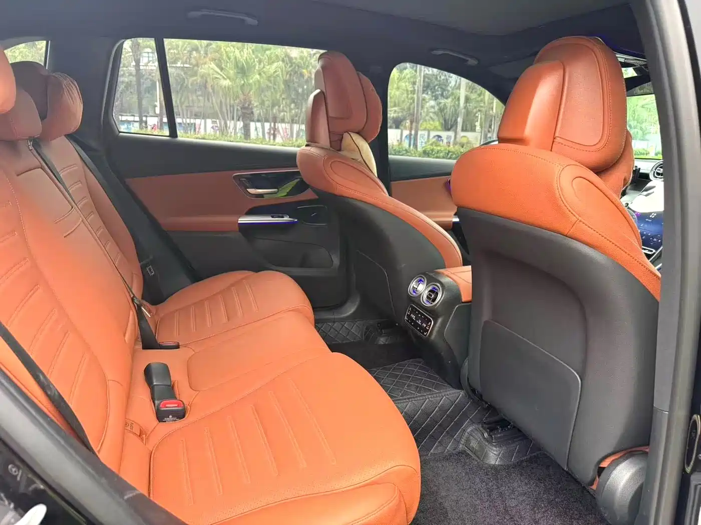 Mercedes-Benz GLC 2025 Model Year GLC 260 L 4MATIC Luxury фото 10