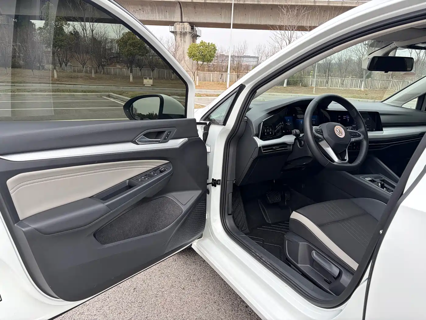 Volkswagen Golf 2023 Facelift 200TSI DSG Pro фото 8
