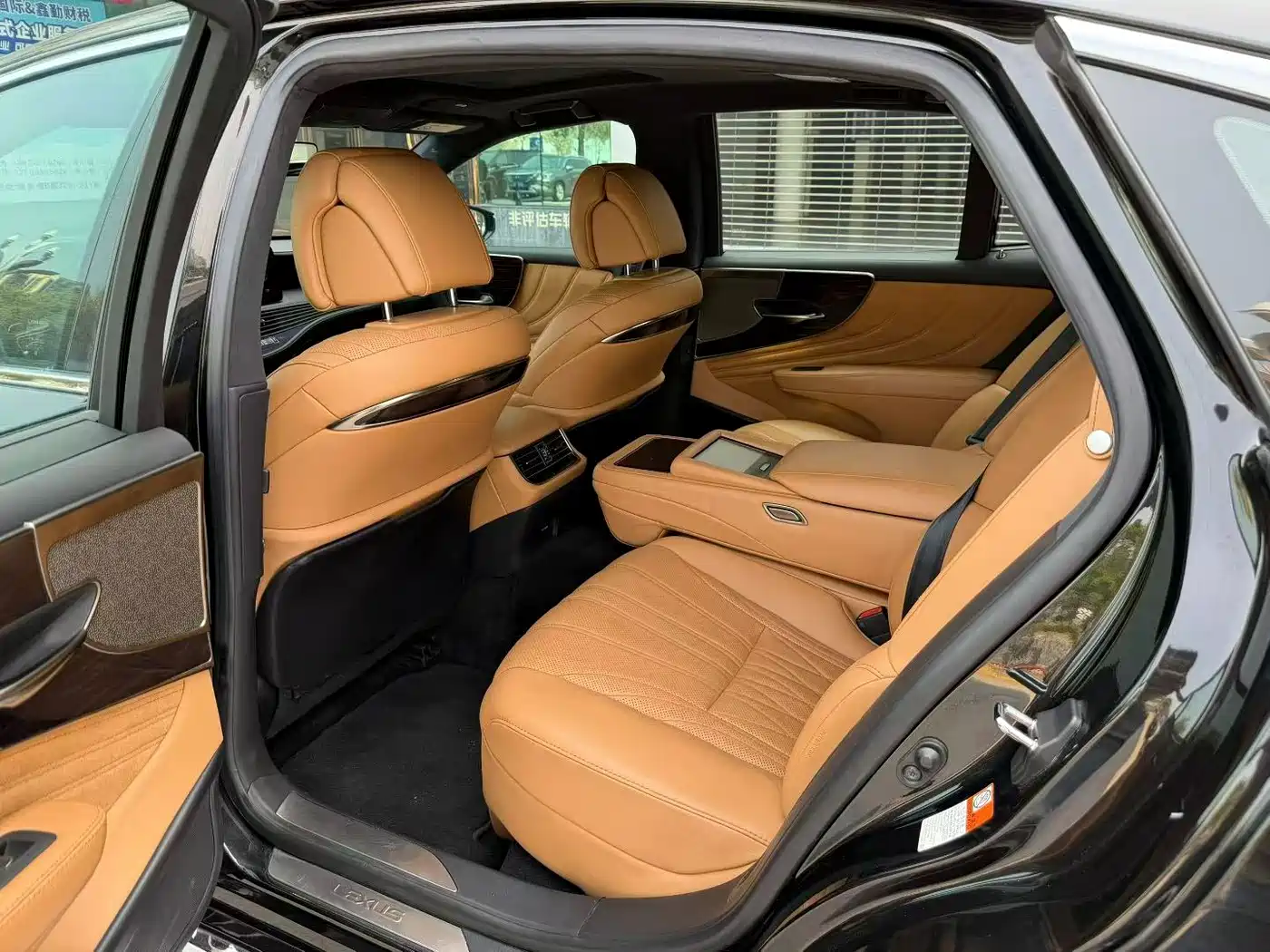 Lexus LS 2021 500h Luxury Edition фото 6