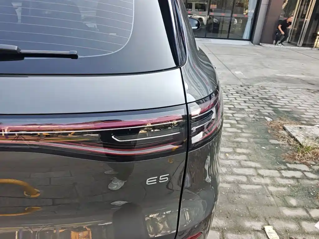 Photo 8 - Geely Galaxy Galaxy E5