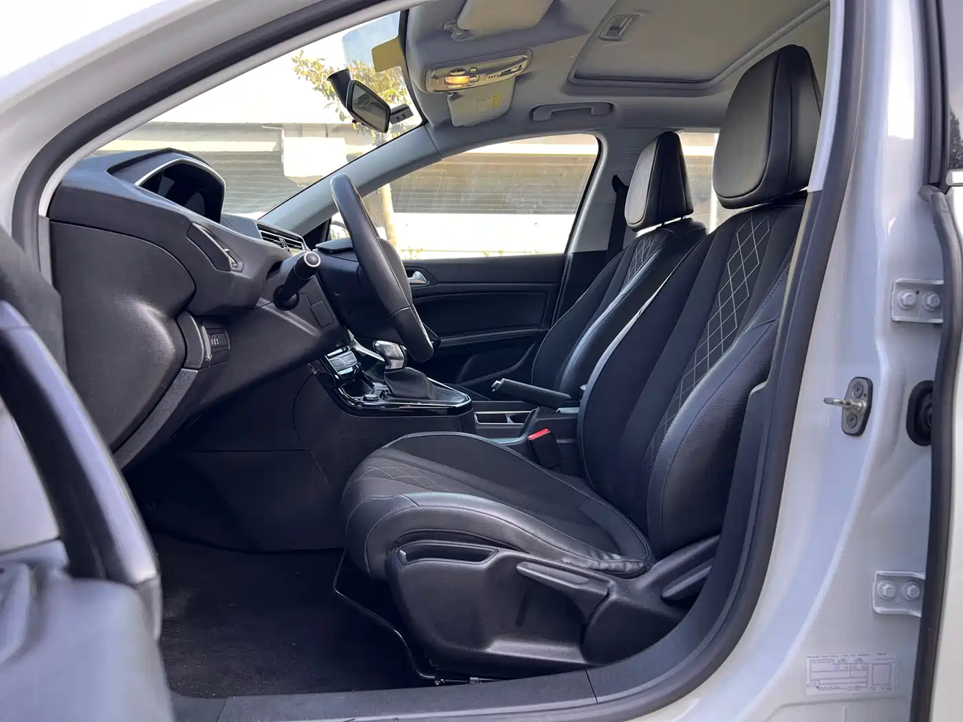 Peugeot 308 2016 1.6L Automatic Luxury фото 17