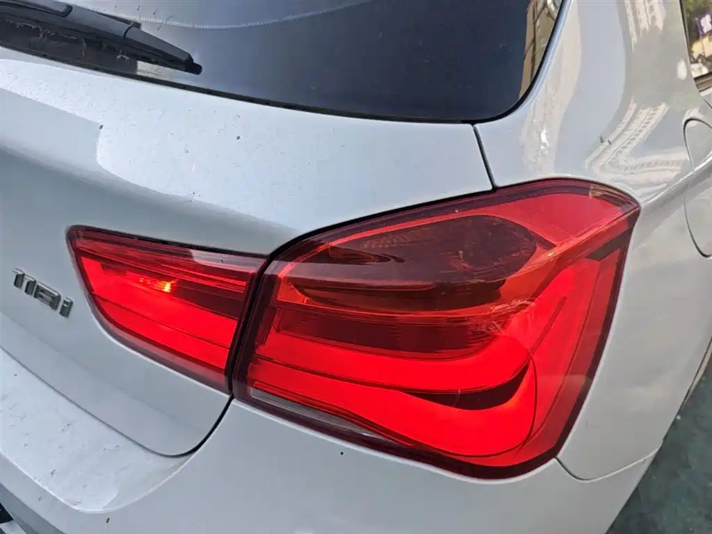 BMW 1 Series (Import) 2018 118i Leading фото 8