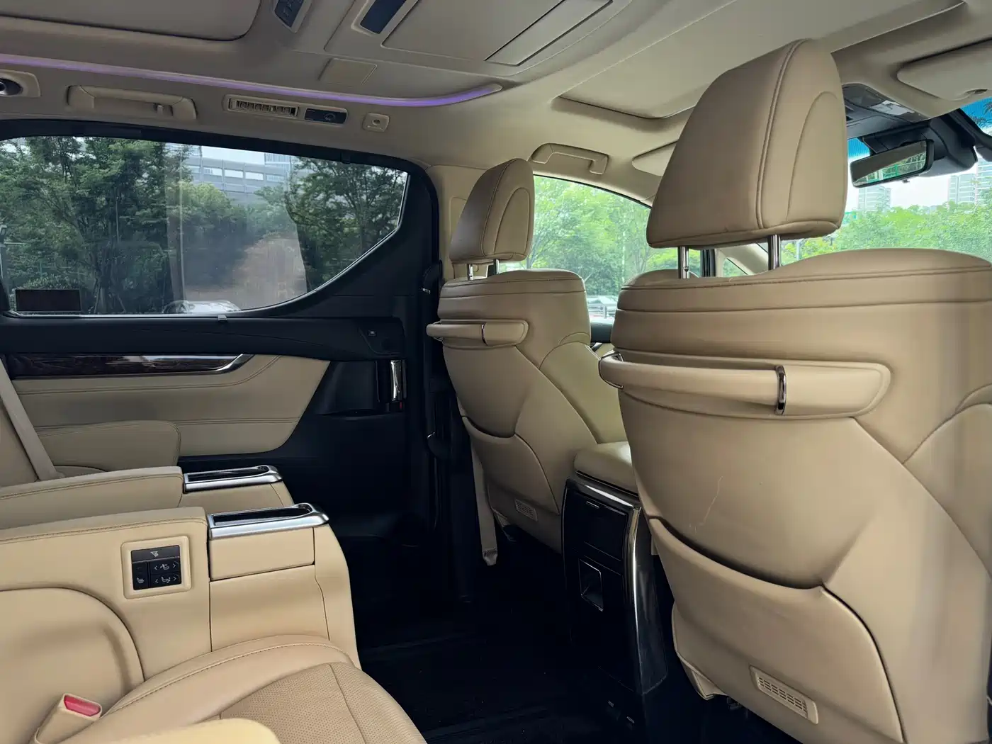 Toyota Alphard 2019 Hybrid 2.5L Luxury фото 18