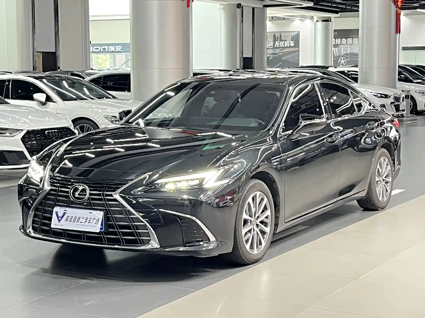 Фото 1 - Lexus ES