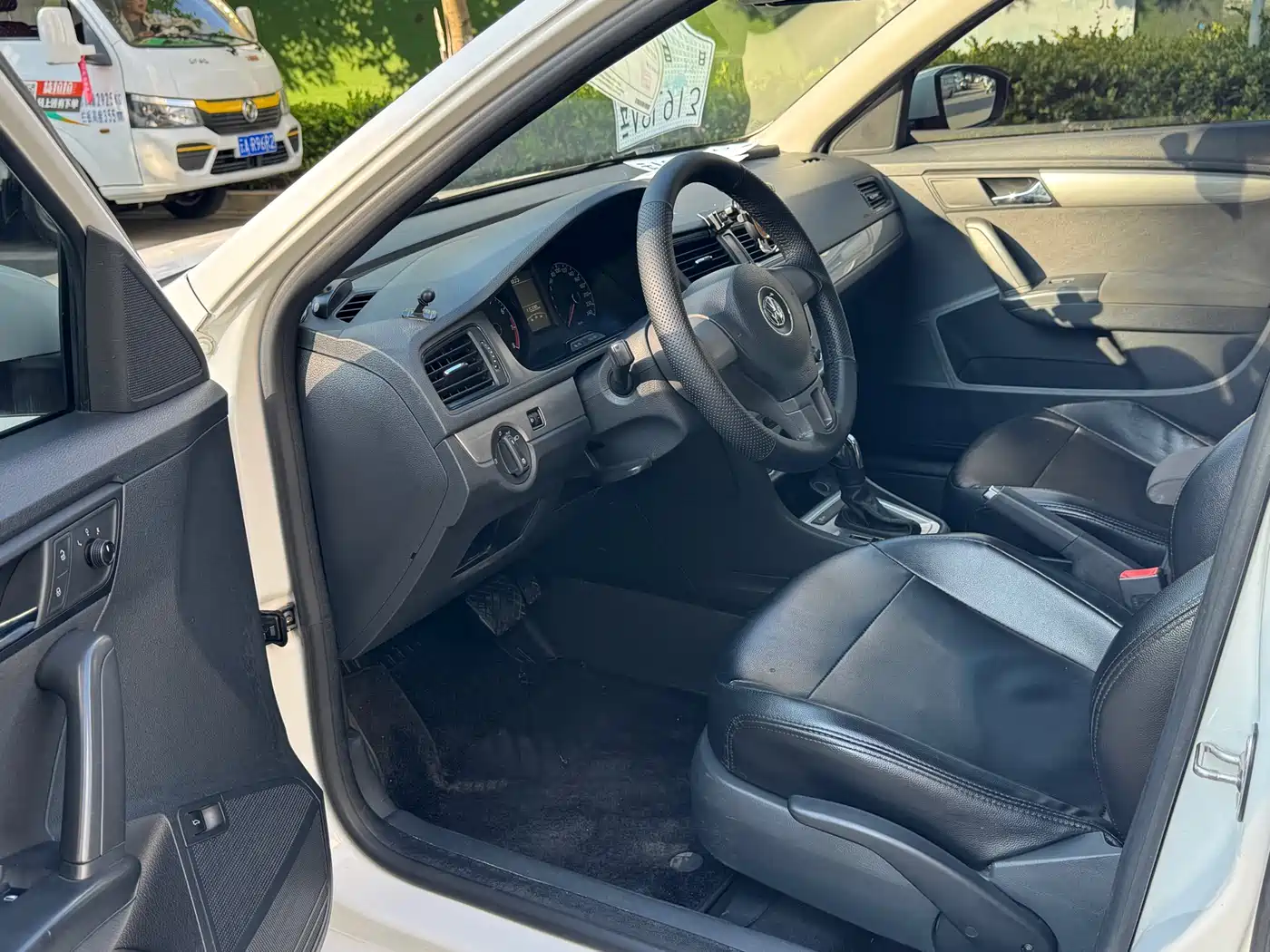 Volkswagen Lavida 2015 1.6L Automatic Trend Edition фото 12