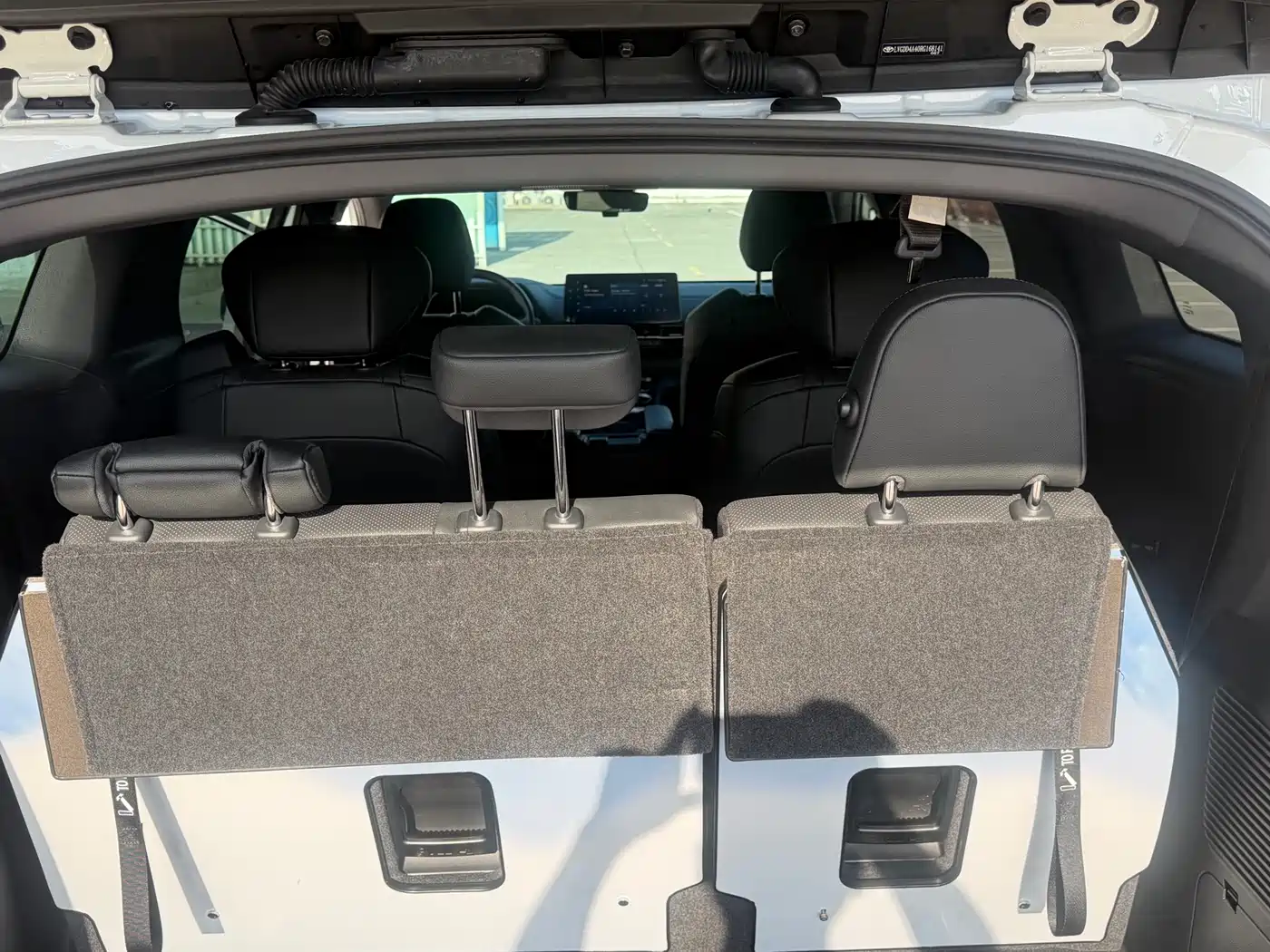 Toyota Sienna 2023 2.5L Hybrid Premium Edition фото 15