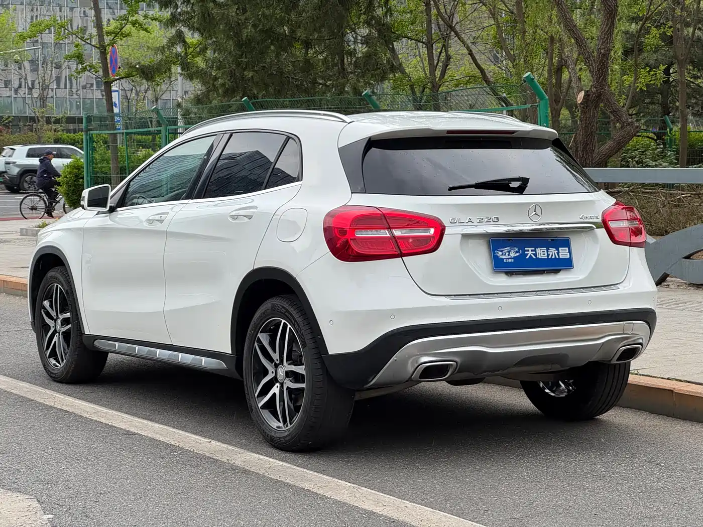 Mercedes-Benz GLA 2015 GLA 220 4MATIC Fashion Edition фото 20