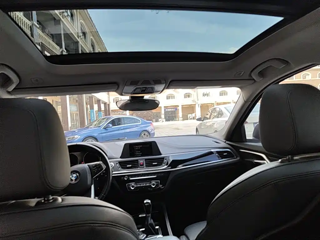 BMW 1 Series 2018 118i Sport Edition фото 17