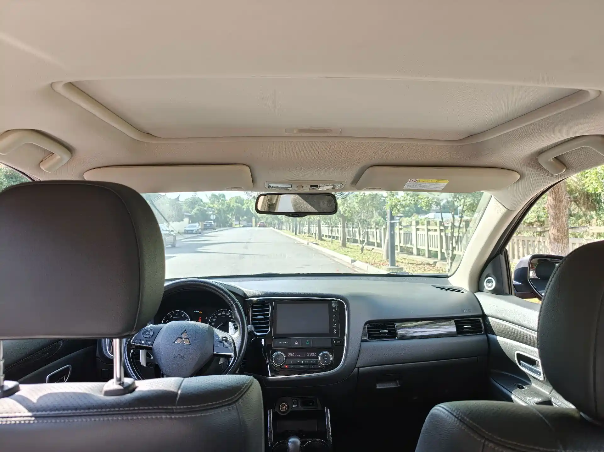 صورة 12 - Mitsubishi Outlander