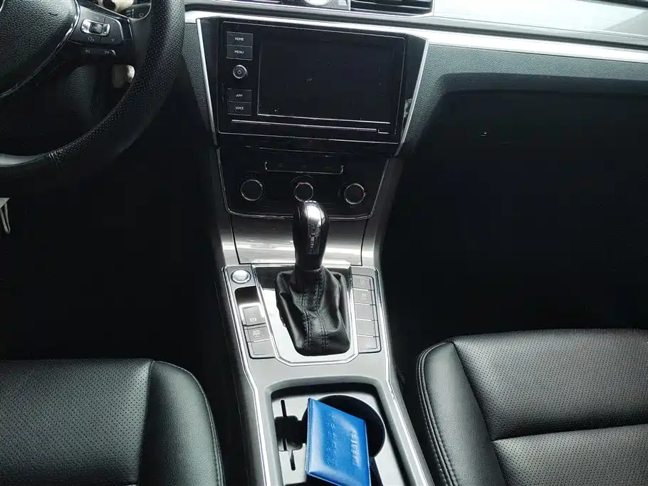 Volkswagen Passat 2017 280TSI DSG Prestige фото 16