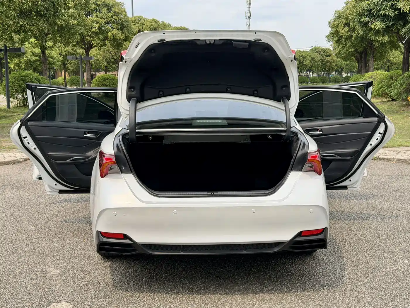 Toyota Avalon 2022 Hybrid 2.5L Luxury Edition фото 29