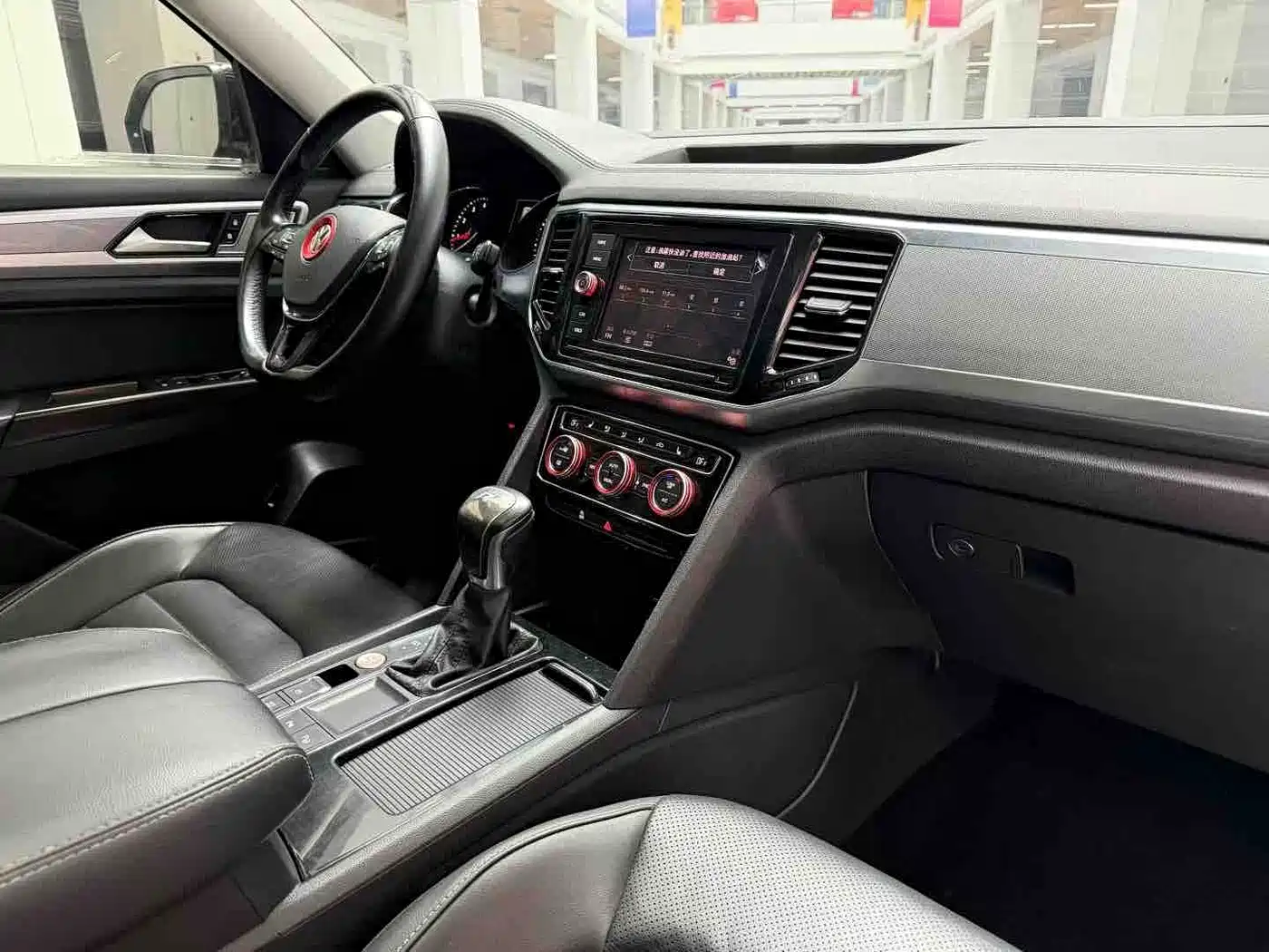 Volkswagen Teramont 2019 330TSI 2WD Luxury China VI фото 9