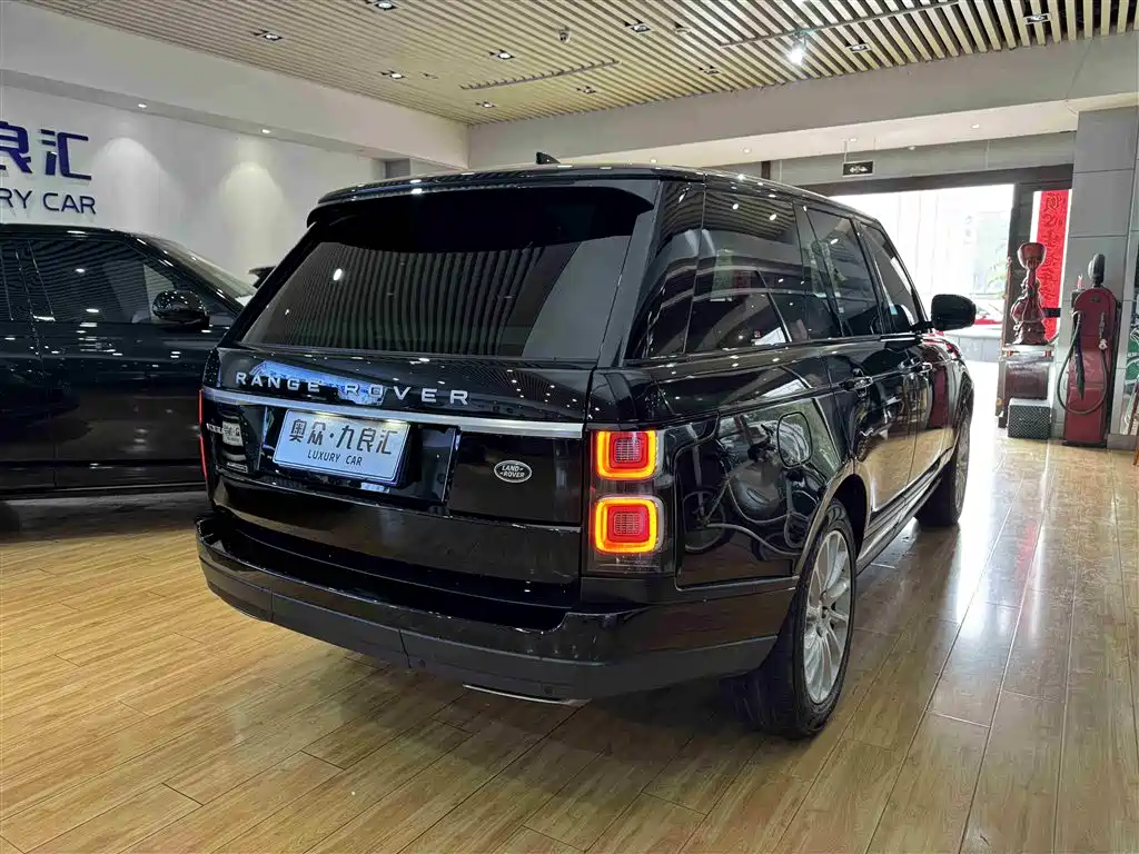 Land Rover Range Rover 2020 3.0 L6 Heritage Edition фото 18
