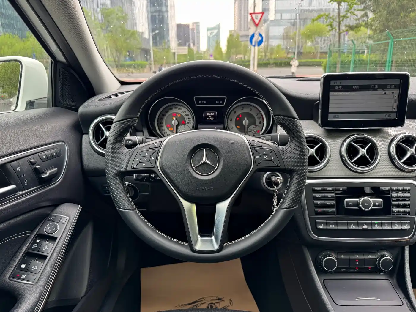 Mercedes-Benz GLA 2015 GLA 220 4MATIC Fashion Edition фото 17