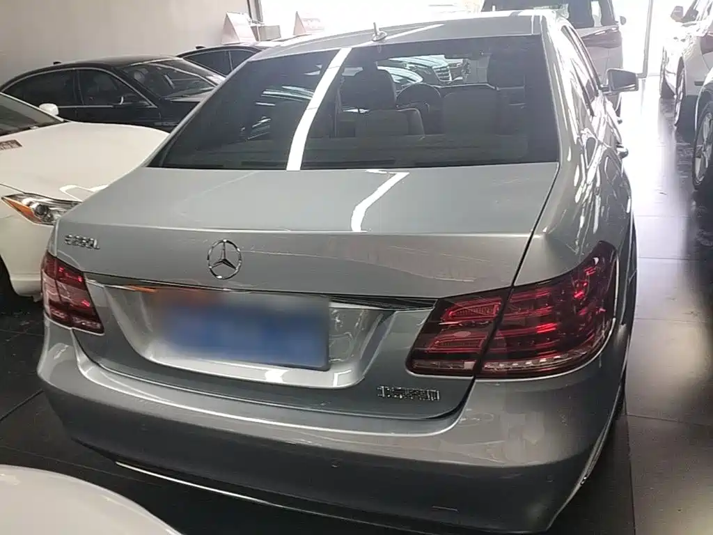 Фото 6 - Mercedes-Benz E-Class