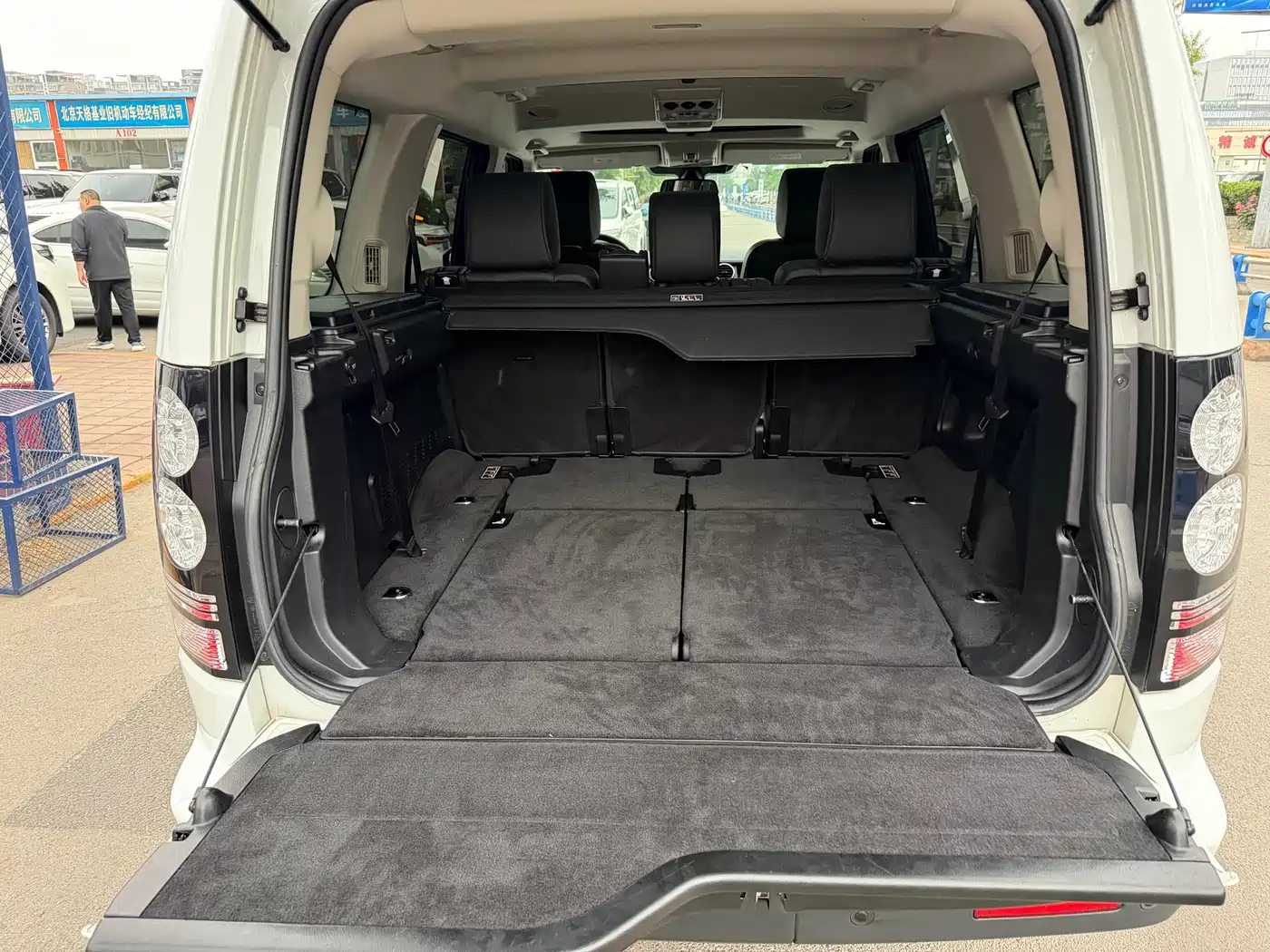 Land Rover Discovery 2014 3.0 SC V6 HSE фото 25
