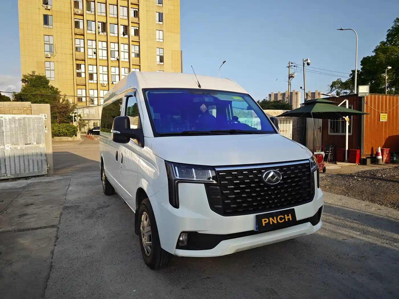 SAIC Maxus Xintu V80 2024 Model PRO Business 6AMT Long Wheelbase Medium Roof 147Ps 9-seater Three-row Non-commercial фото 3