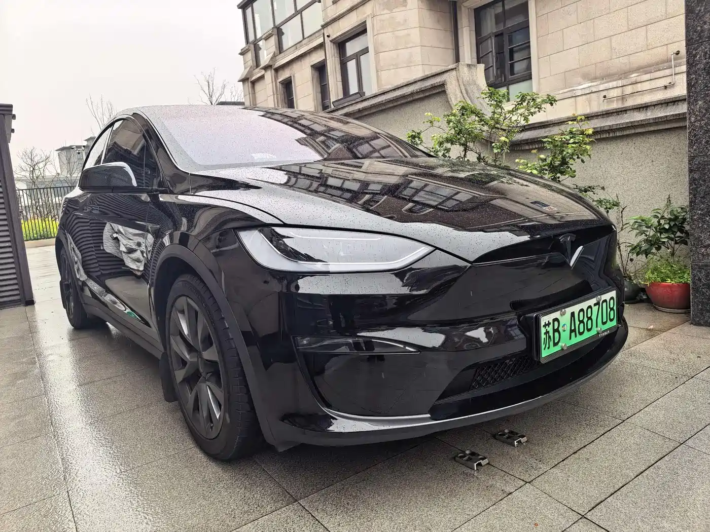 TESLA MODEL X