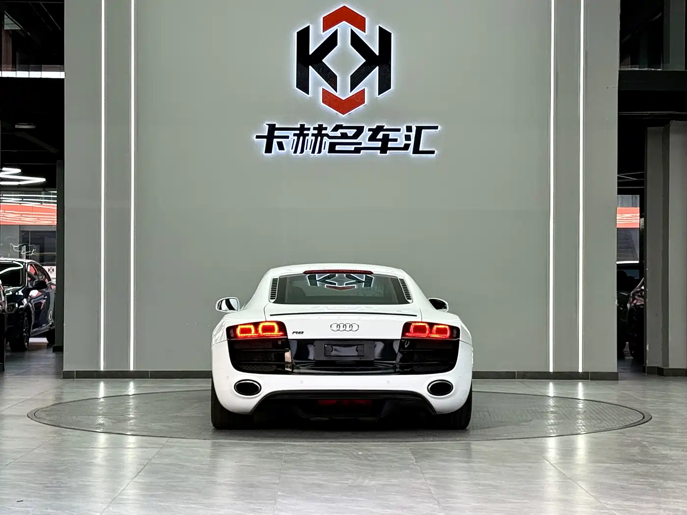 Audi R8 2010 5.2 FSI quattro фото 7