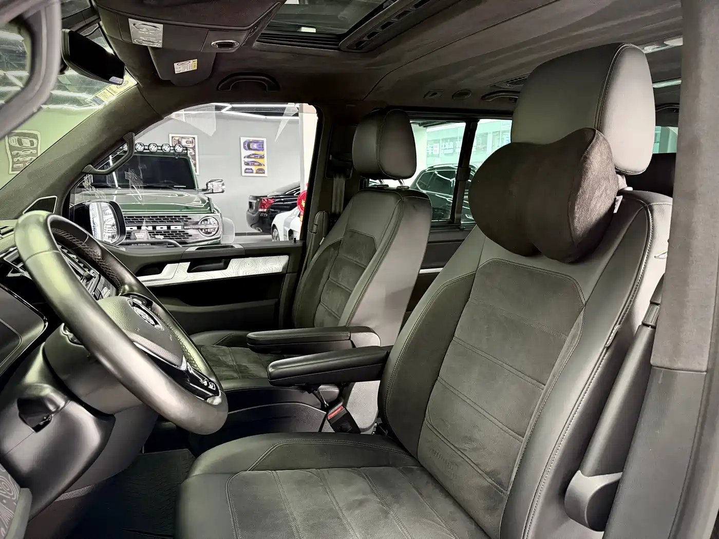 Volkswagen Multivan 2017 2.0TSI AWD Premium Edition 7-Seater фото 11