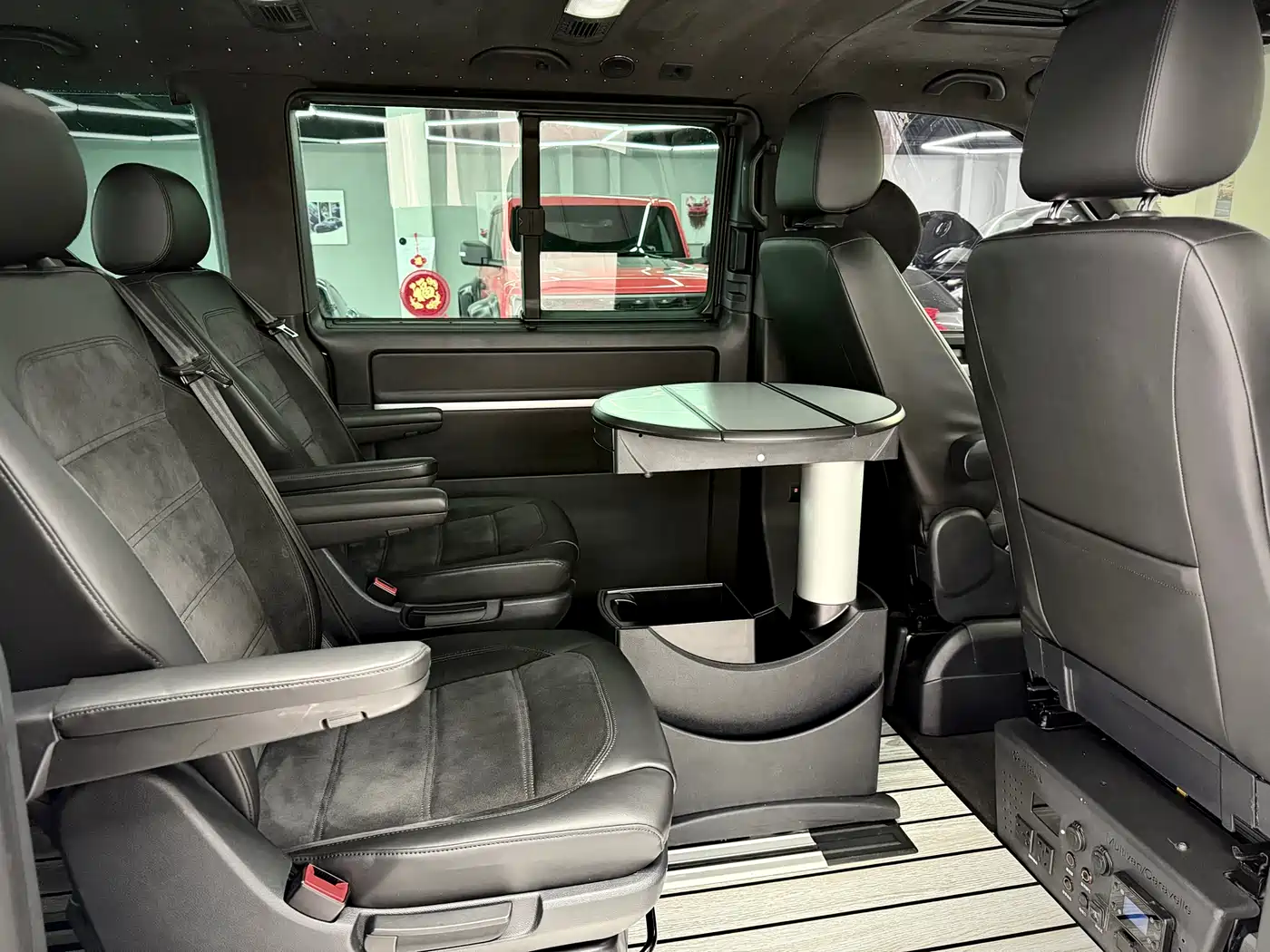 Volkswagen Multivan 2017 2.0TSI AWD Premium Edition 7-Seater фото 16