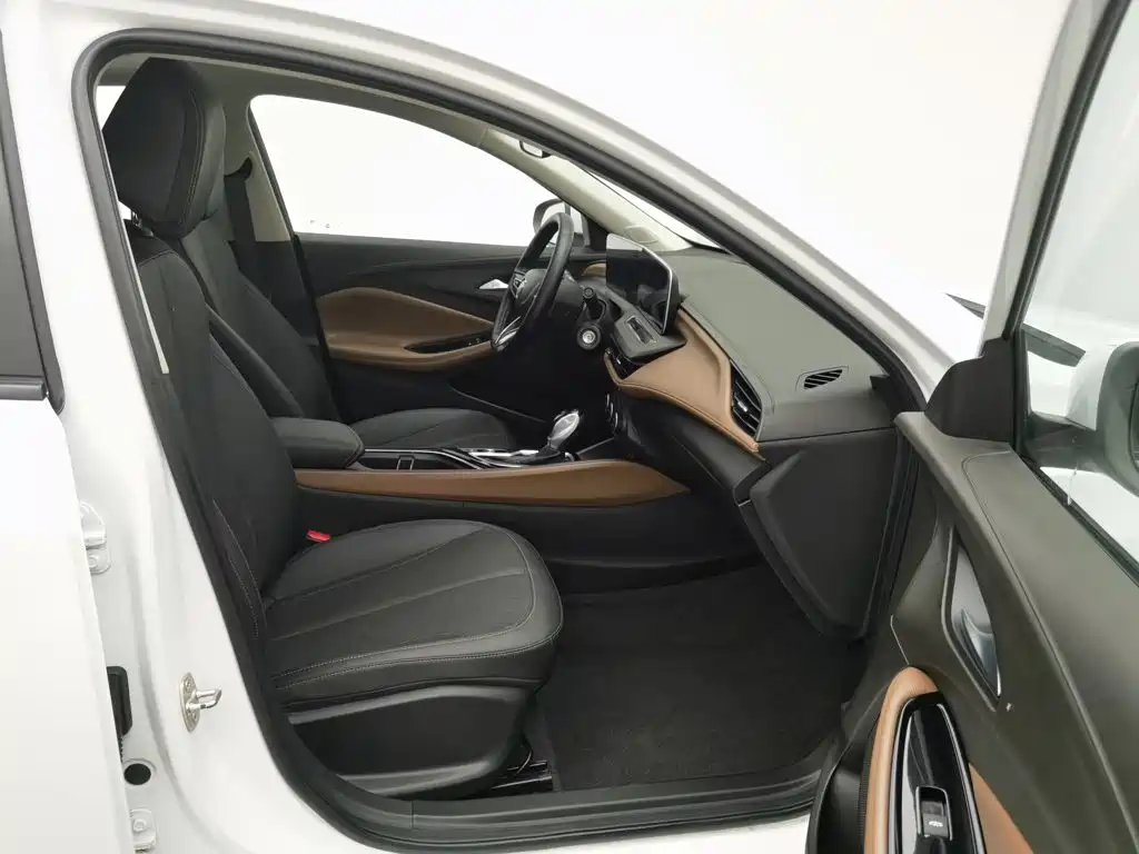 Photo 23 - Buick Verano