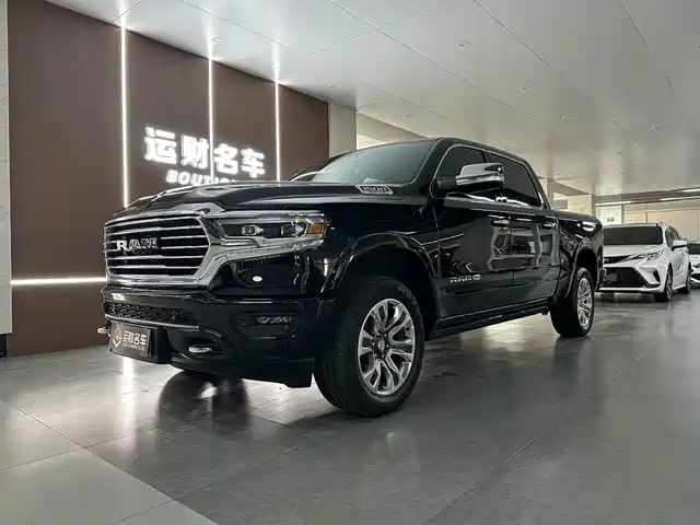 RAM Trucks 5.7L, автомат