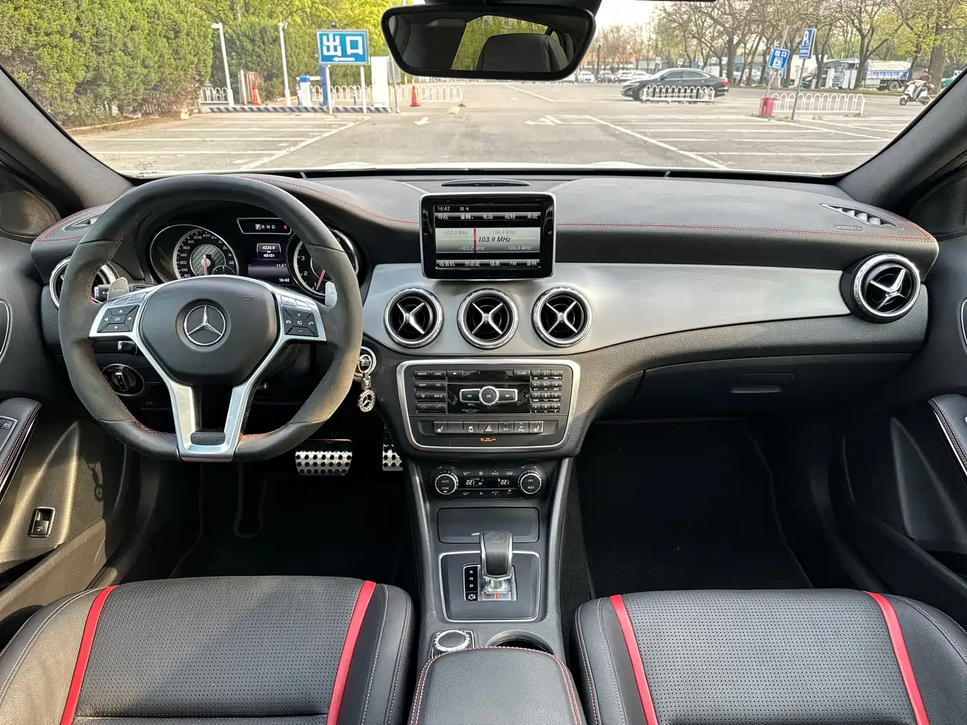 Mercedes-Benz GLA AMG 2015 AMG GLA 45 4MATIC фото 36