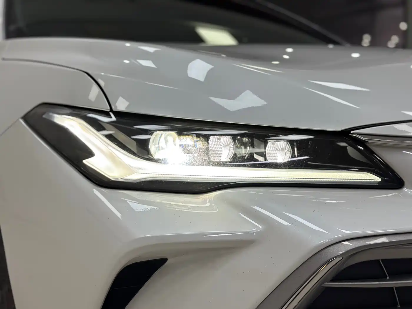 Toyota Avalon 2024 Hybrid 2.0L Luxury Edition фото 4