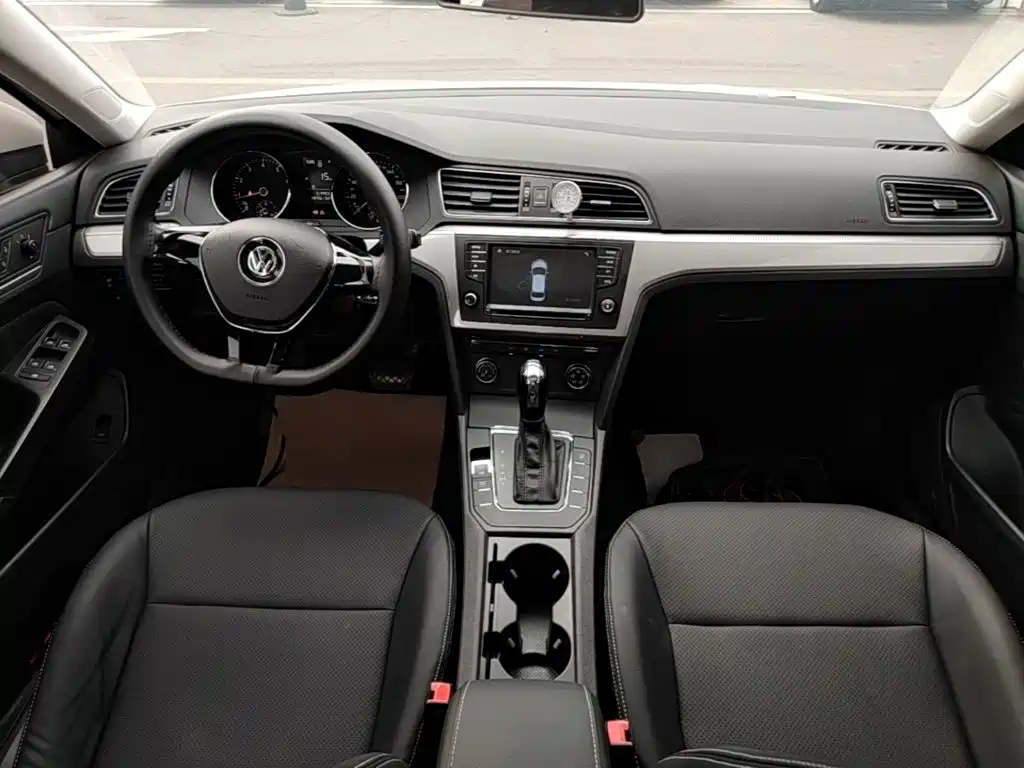 صورة 10 - Volkswagen Lamando