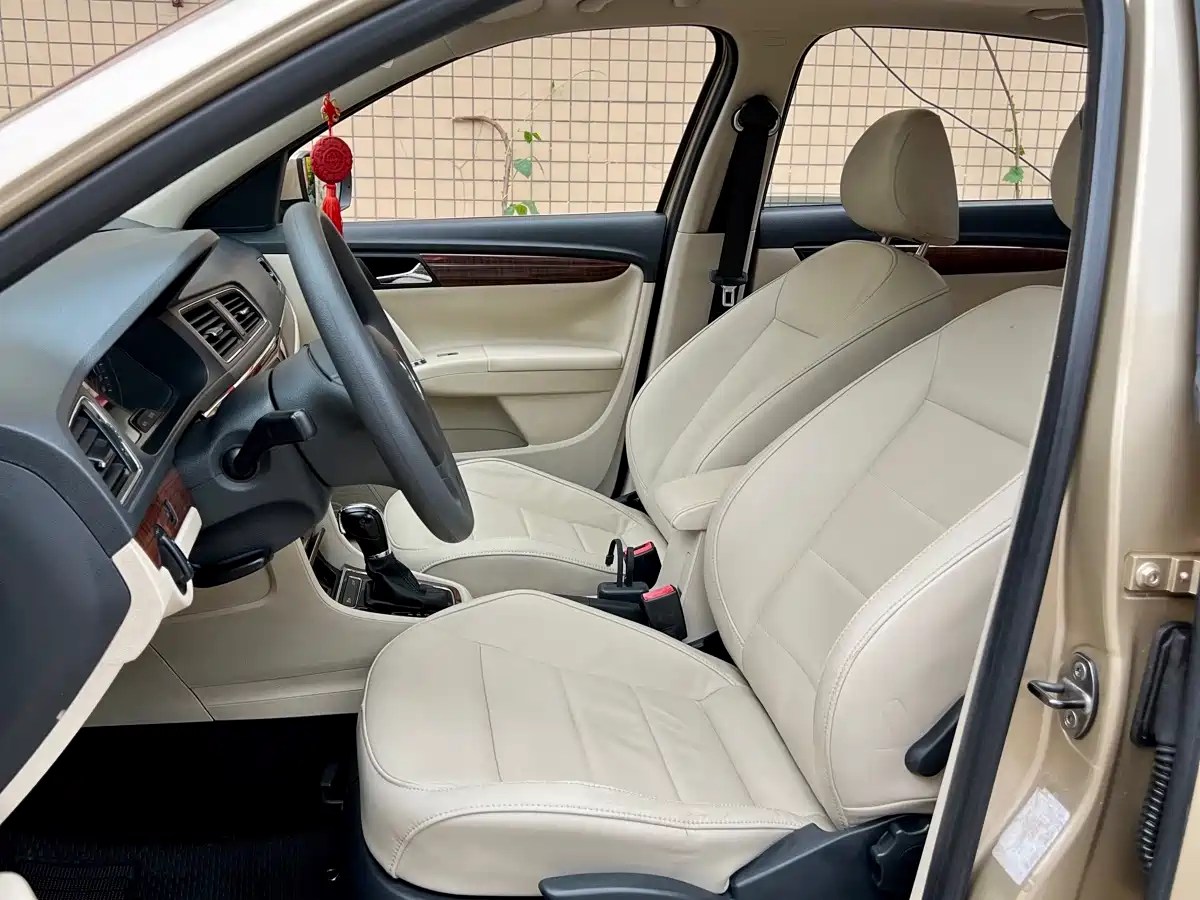 Volkswagen Lavida 2013 Facelift Classic 1.6L Automatic Comfort фото 7