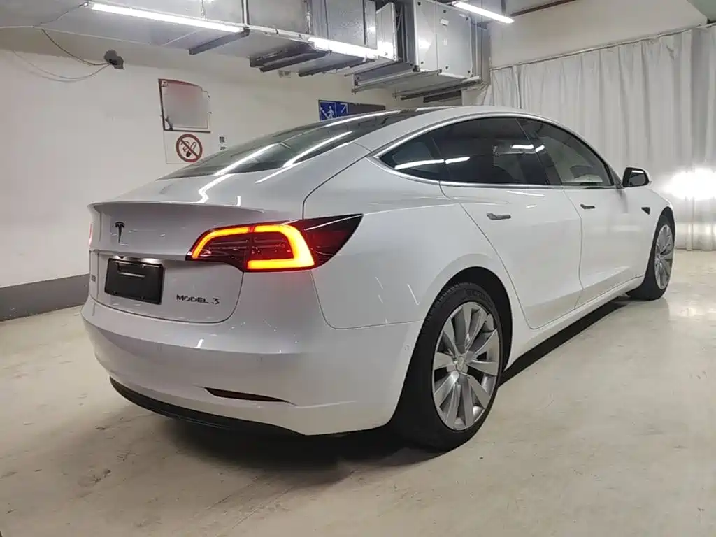 Фото 7 - Tesla Model 3