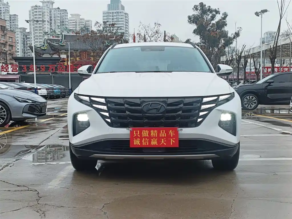 HYUNDAI TUCSON