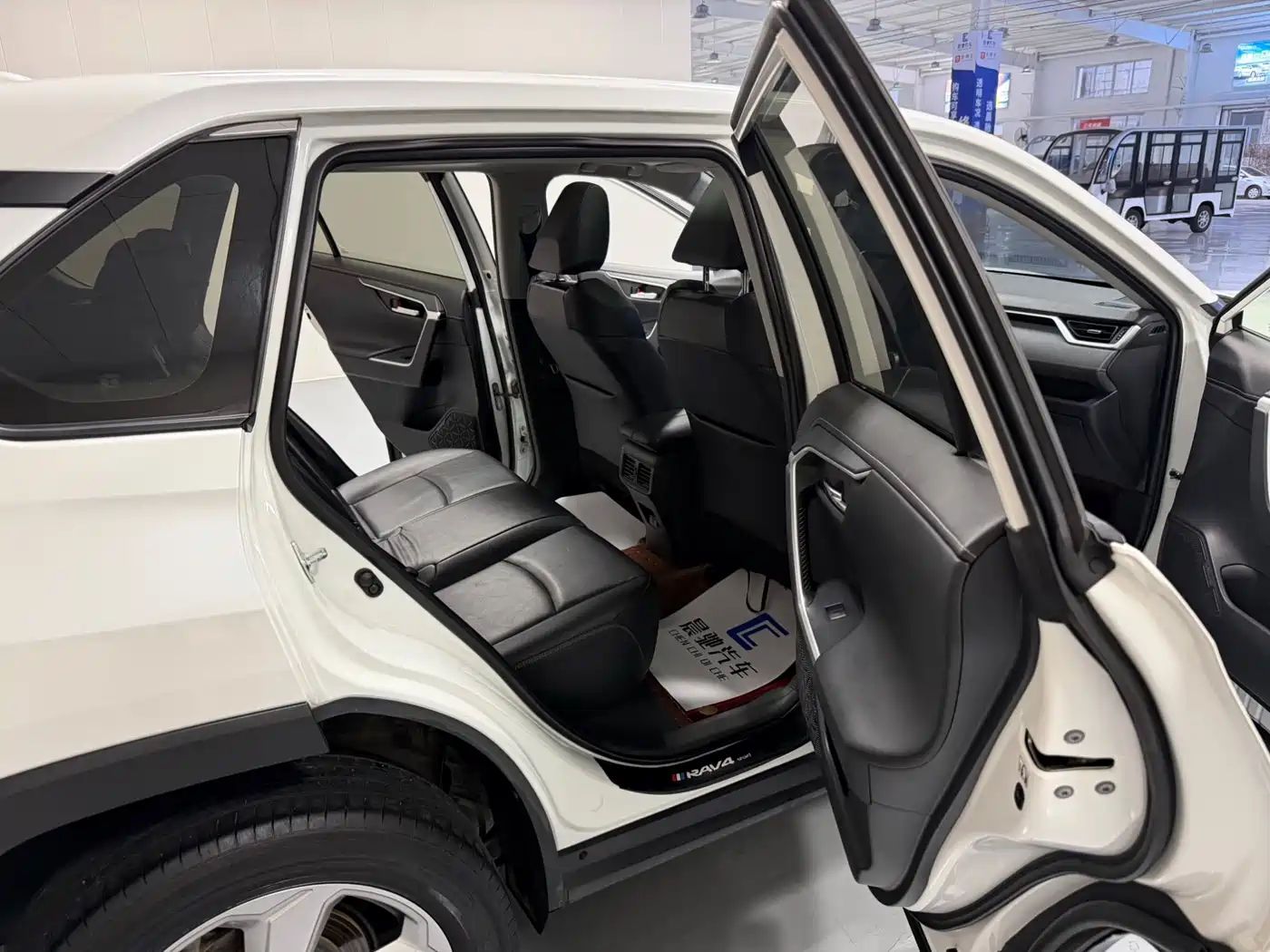 Toyota RAV4 Rongfang 2020 2.0L CVT 2WD Trend Edition фото 11