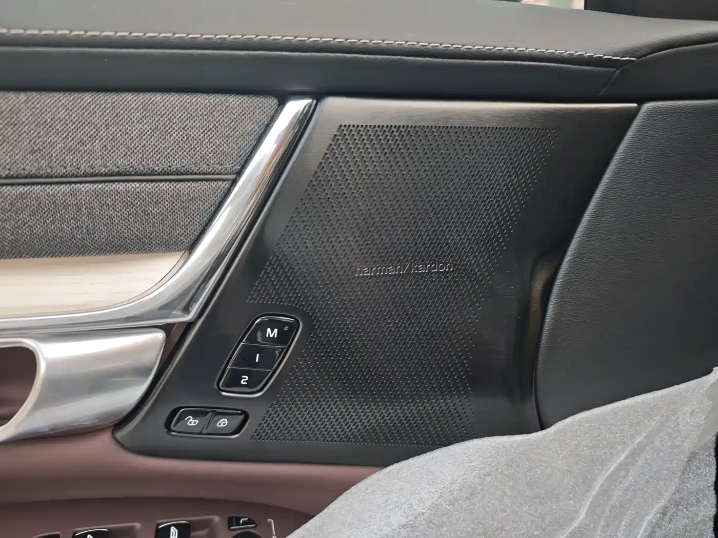 2025 Volvo S90