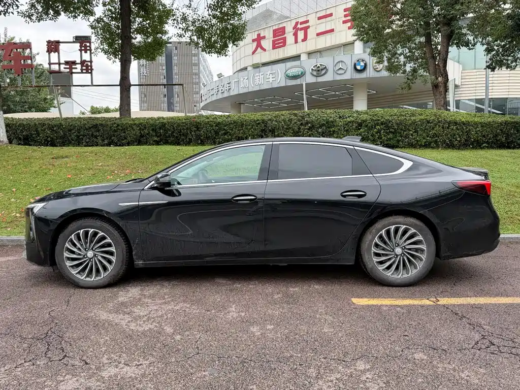 Photo 3 - Buick LaCrosse