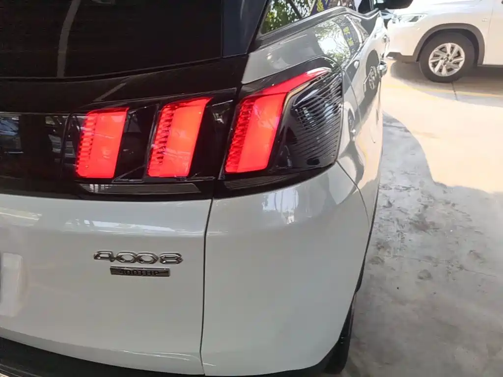 Фото 8 - Peugeot 4008