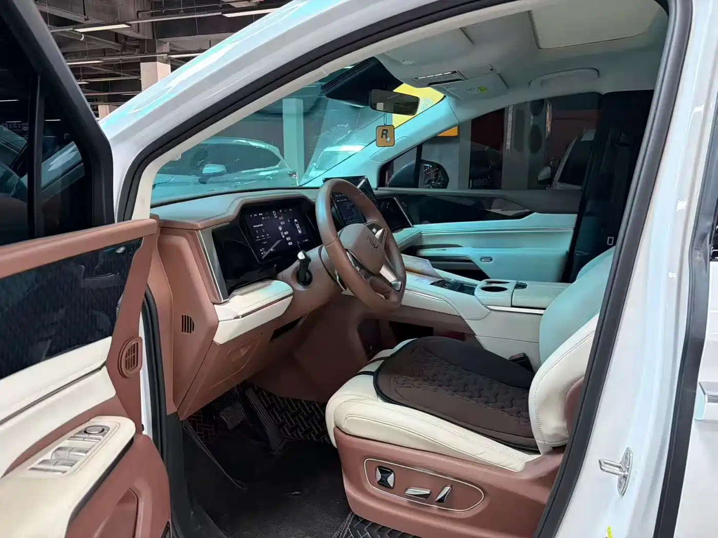 BYD Xia 2025 2025 DM-i 1.5T 180km Surpass Edition