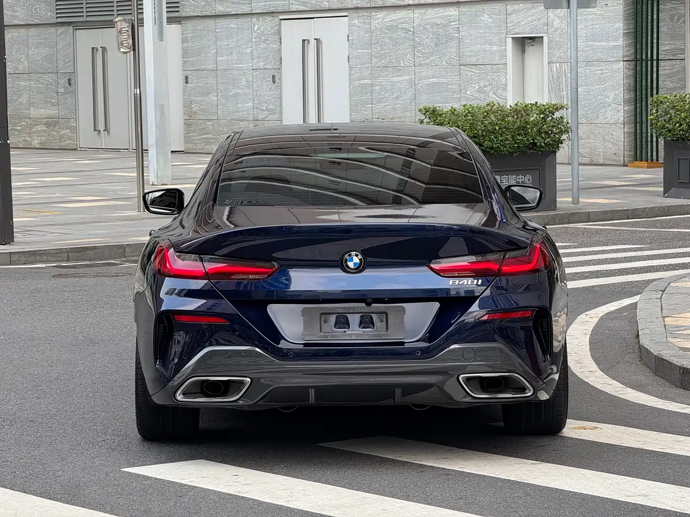 BMW 8 SERIES