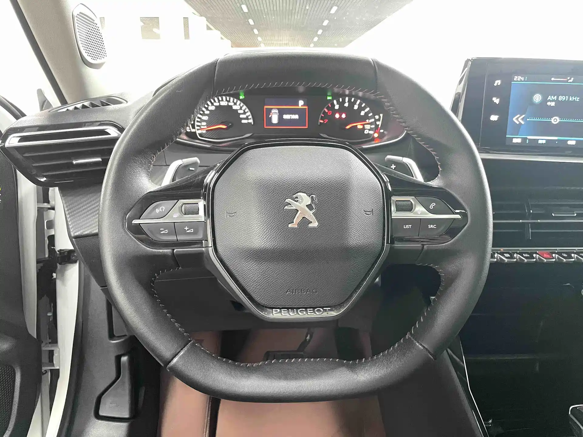 صورة 8 - Peugeot 2008
