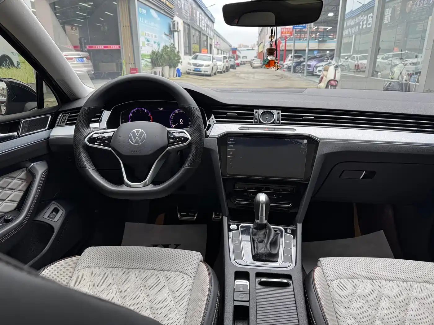 Volkswagen Magotan 2024 2 Million Units Public Sharing Edition 330TSI DSG Luxury фото 6