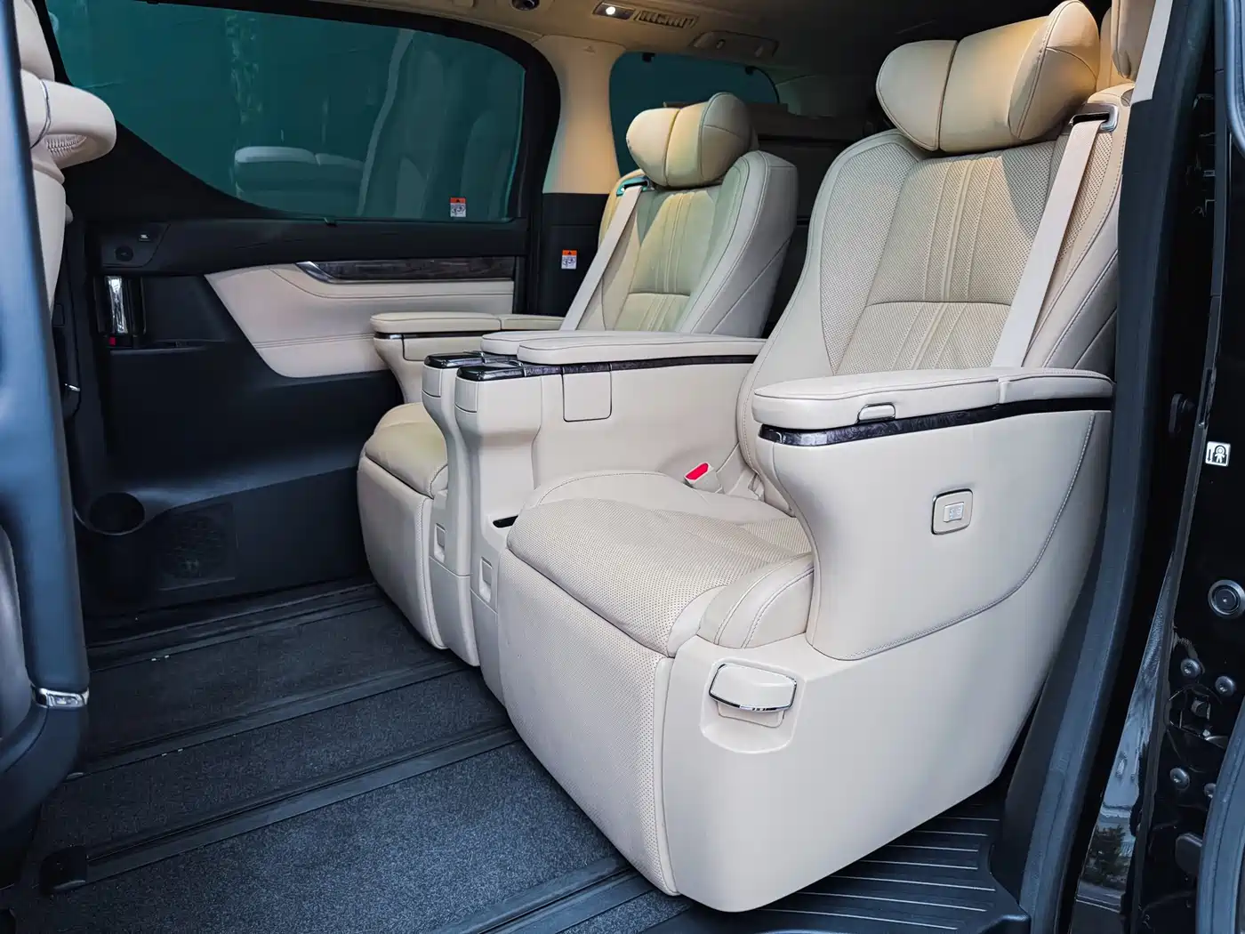 Toyota Vellfire 2021 Crown Hybrid 2.5L HV Premium Edition фото 8