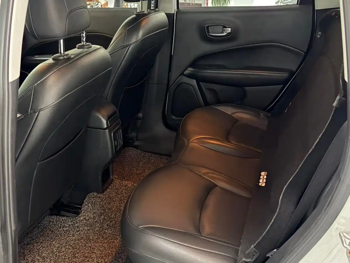 Photo 6 - Jeep Compass