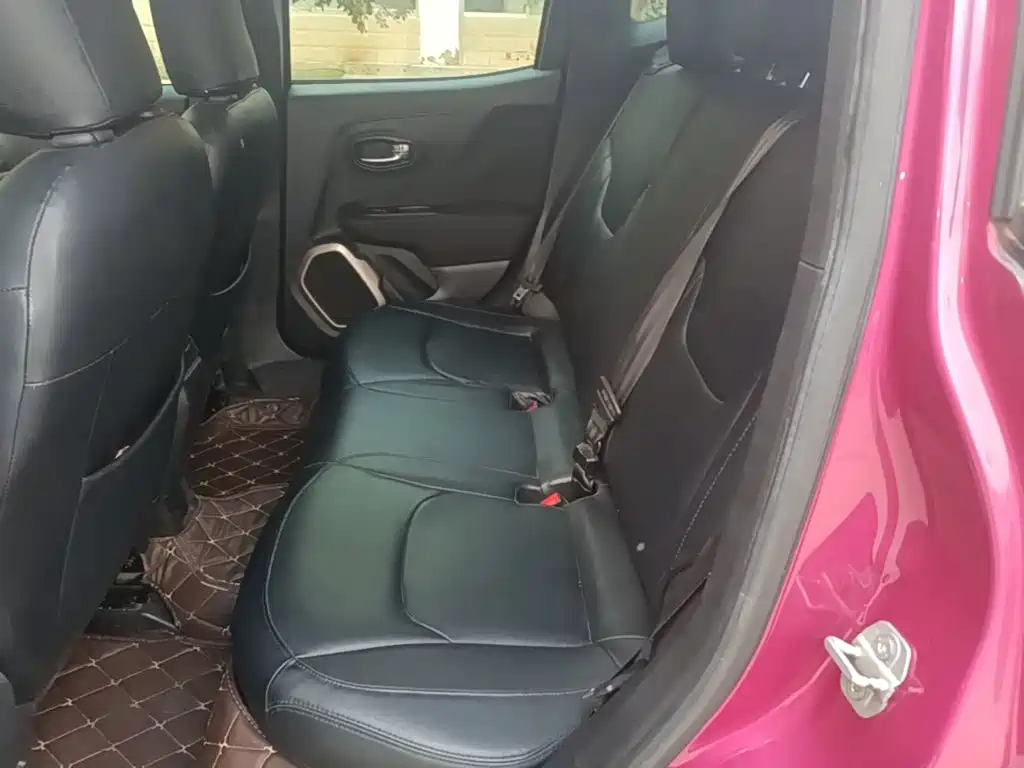 Photo 17 - Jeep Renegade