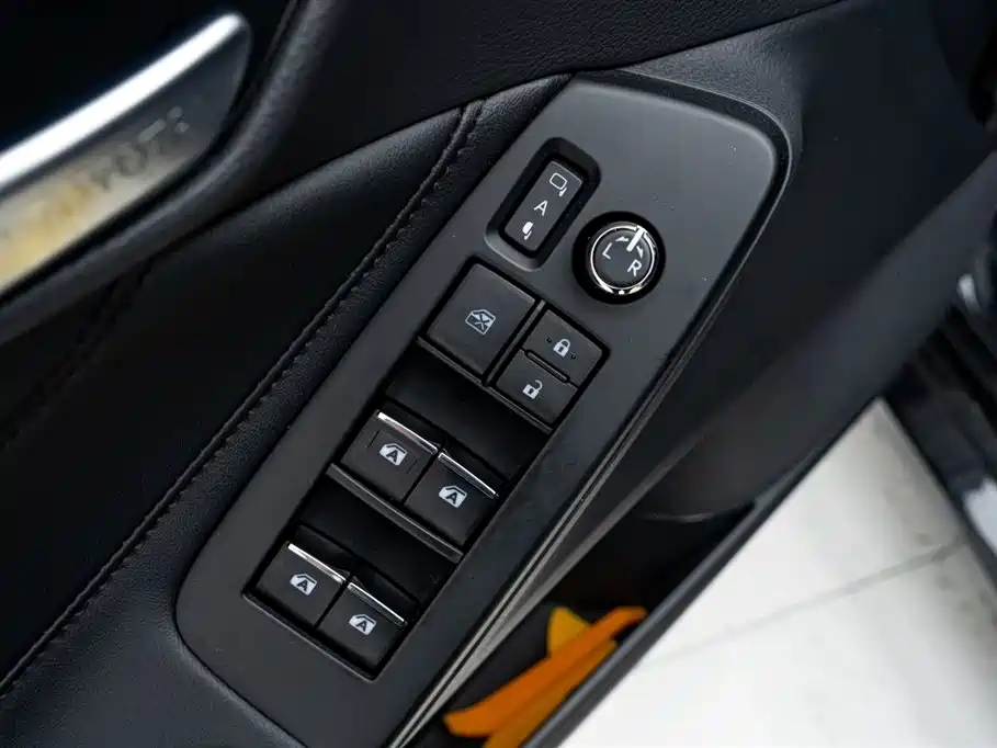 Toyota Avalon 2022 2.0L Luxury Edition фото 20