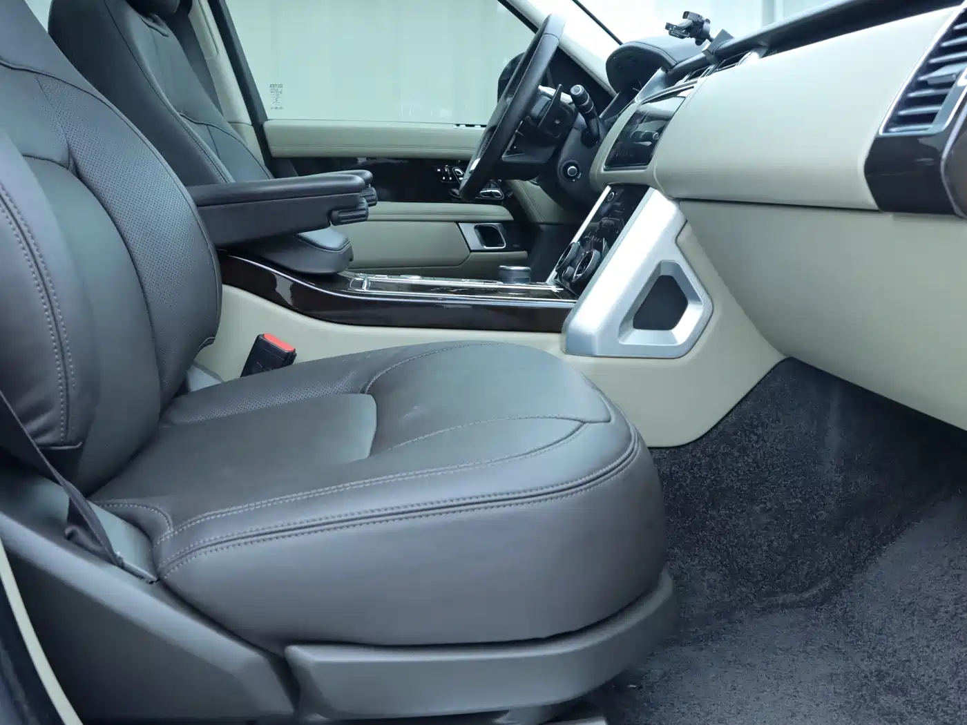Land Rover Range Rover 2021 3.0 L6 Heritage Edition фото 7