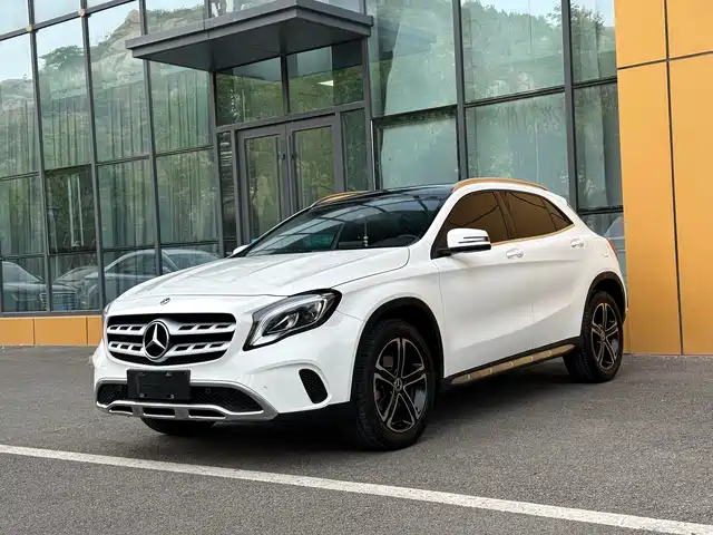 MERCEDES-BENZ GLA