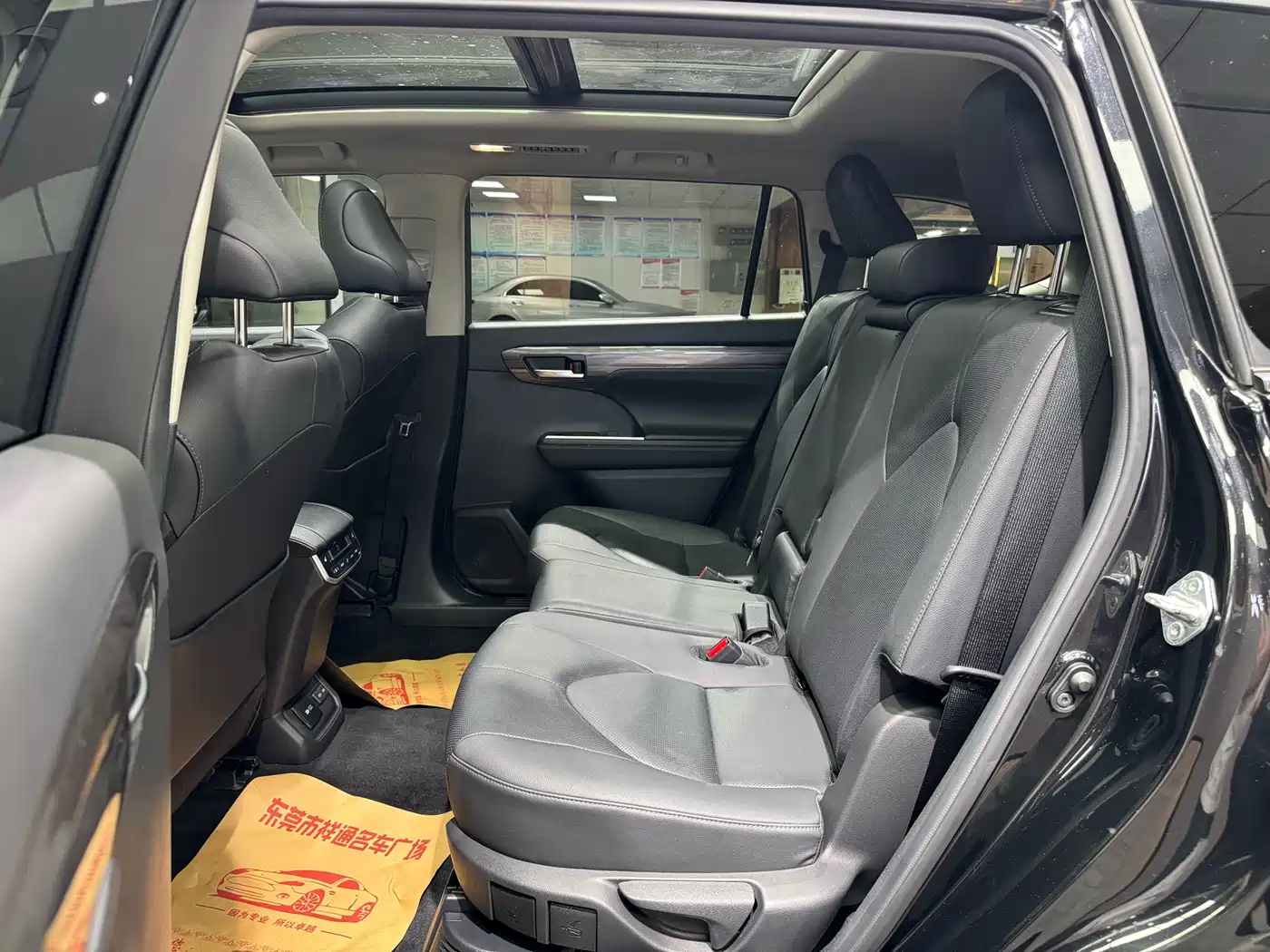 Toyota Highlander 2022 Dual Engine 2.5L 4WD Supreme Edition 7-Seater фото 7